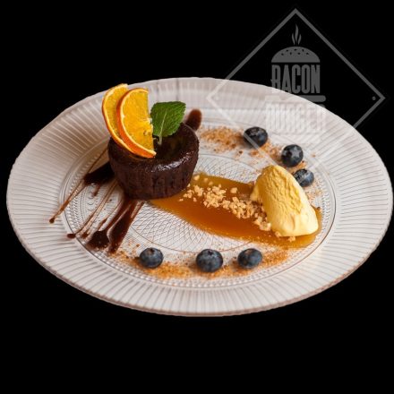  LAVA CAKE FRISS GYÜMÖLCSÖKKEL ÉS VANÍLIA FAGYLALTTAL